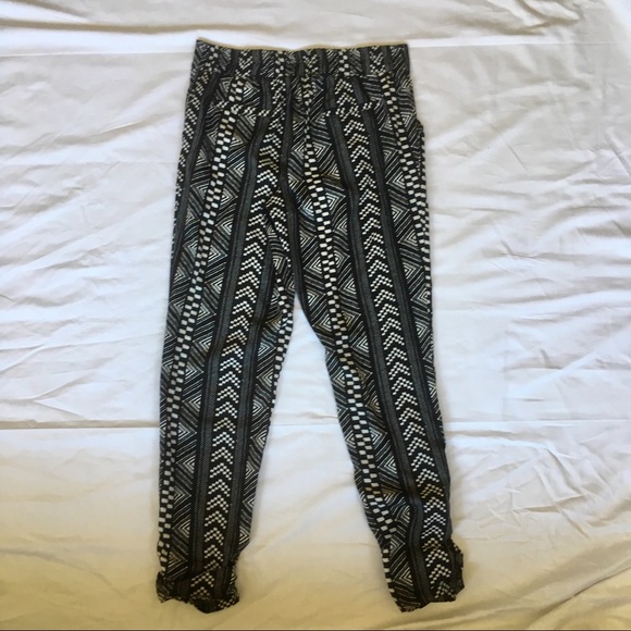 Geometric Pattern Pants in Black & White - Picture 2 of 5